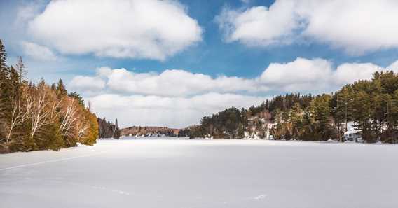 Lake in winter at Centre plein l'Étincelle