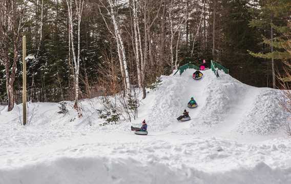 Winter slides at Centre plein air l'Étincelle