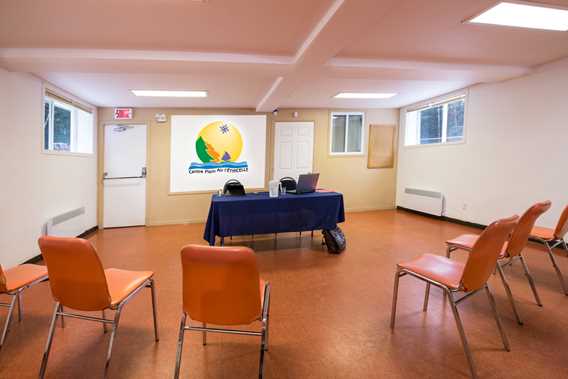 Salle de conférence au Centre de plein air L'Étincelle