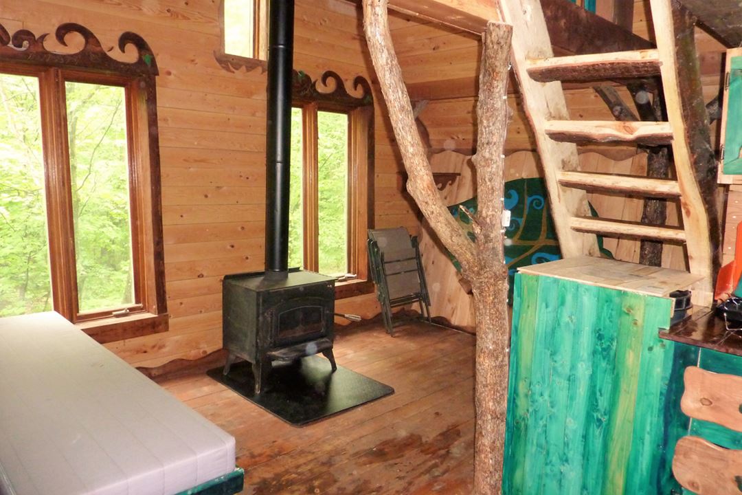 les-pieds-sur-terre-lodging-nid-delfe-indoor