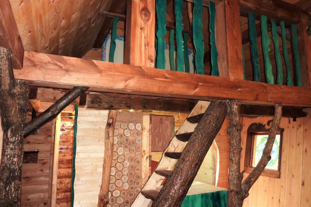 les-pieds-sur-terre-lodging-nid-delfe-indoor