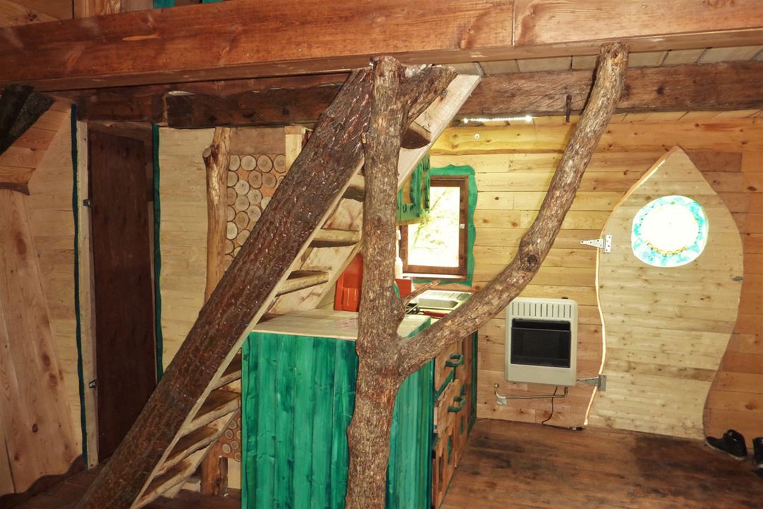 les-pieds-sur-terre-lodging-nid-delfe-indoor