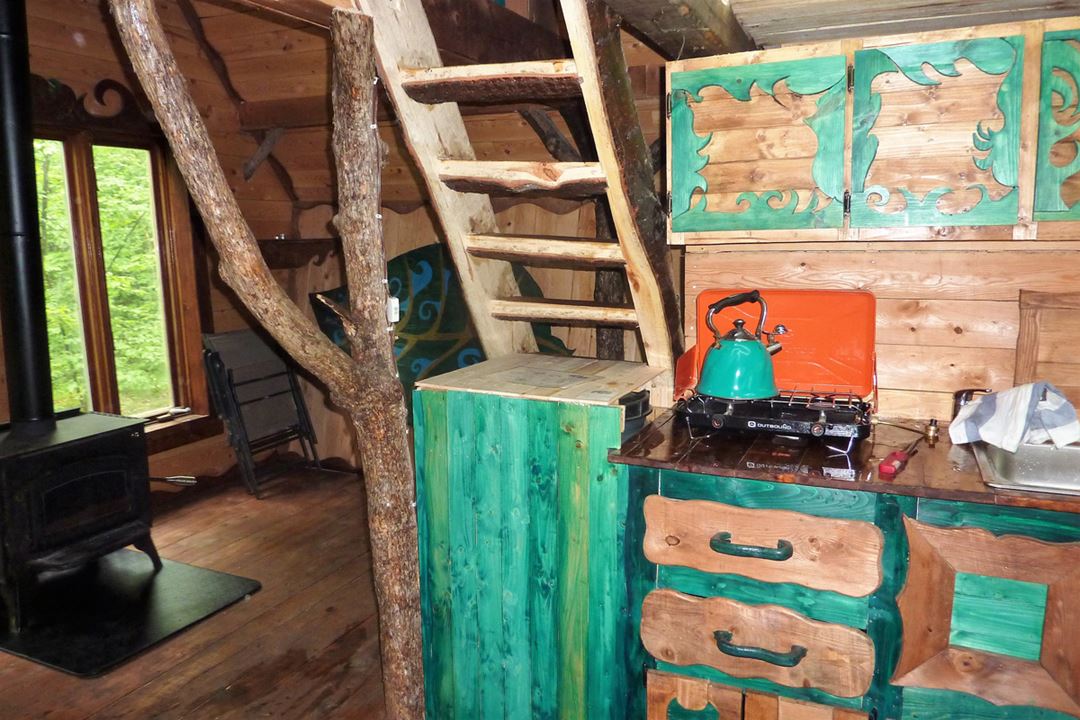 les-pieds-sur-terre-lodging-nid-delfe-indoor