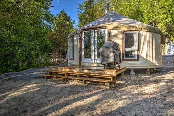 Yurt at Hébergement du Lac Copping