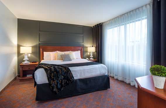 hotel-chateau-joliette-inn-room
