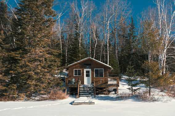 Chalet en hiver à la Pourvoirie Pignon Rouge Mokocan