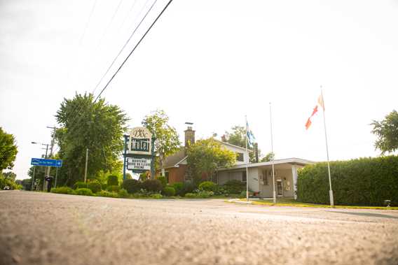 Au Doc Motel