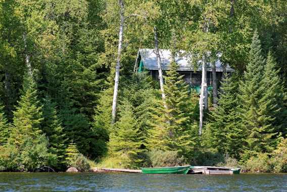 Chalet et lac Zec Lavigne