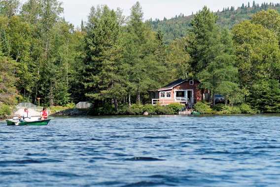 Chalet et lac Zec Lavigne