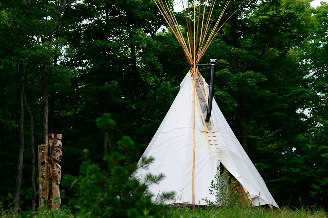 Tipis du sommet