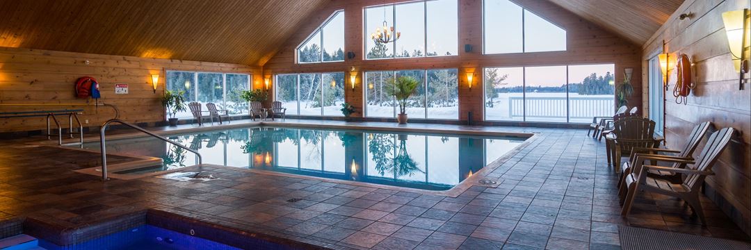 Indoor pool Pourvoirie du Lac Blanc