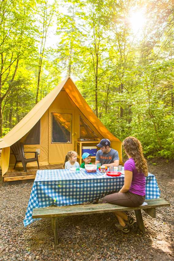 Tente prêt-à-camper au parc national du Mont-Tremblant