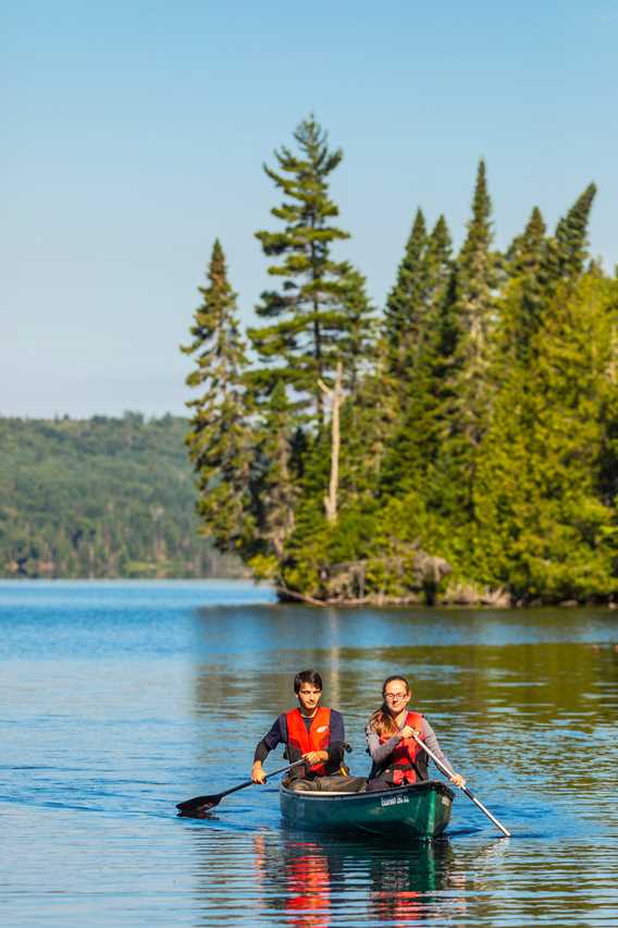 Canot dans le parc national du Mont-Tremblant