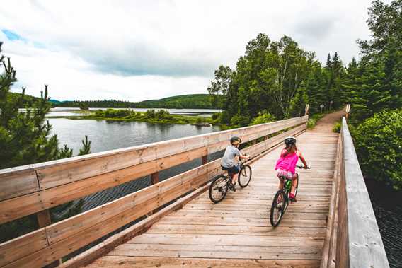 Cycling in the Parc national du Mont-Tremblant, Lac L'Assomption sector