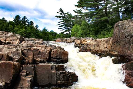 Chute au parc des cascades