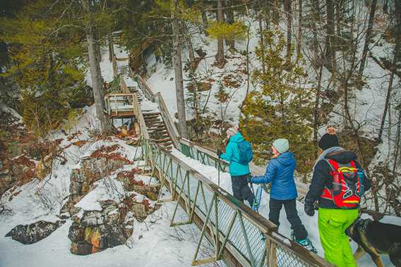 Raquette dans le parc des Chutes Monte-à-Peine-et-des-Dalles