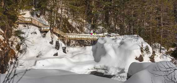 Raquette dans le parc des Chutes Monte-à-Peine-et-des-Dalles