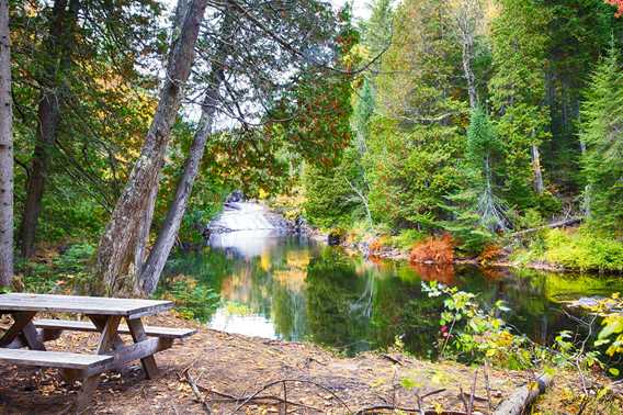 Parc régional des chutes du Calvaire en automne