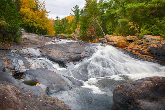 Parc régional des chutes du Calvaire en automne