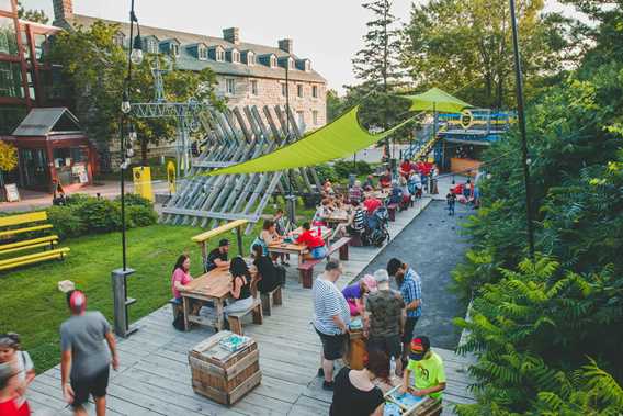 Passers-by who enjoy summer activities in Île-des-Moulins