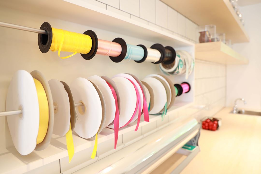 Rubans de couleurs pour emballer les cadeaux à la Chocolaterie Choco Chocolat