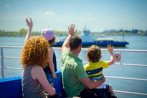 During summertime, children travel for free!