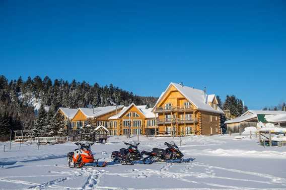 Auberge-du-Vieux-Moulin-hiver-motoneige