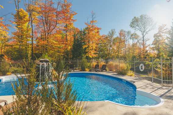La piscine aux Chalets Évasion