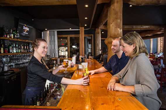 Auberge-du-Lac-Taureau-bistro-bar