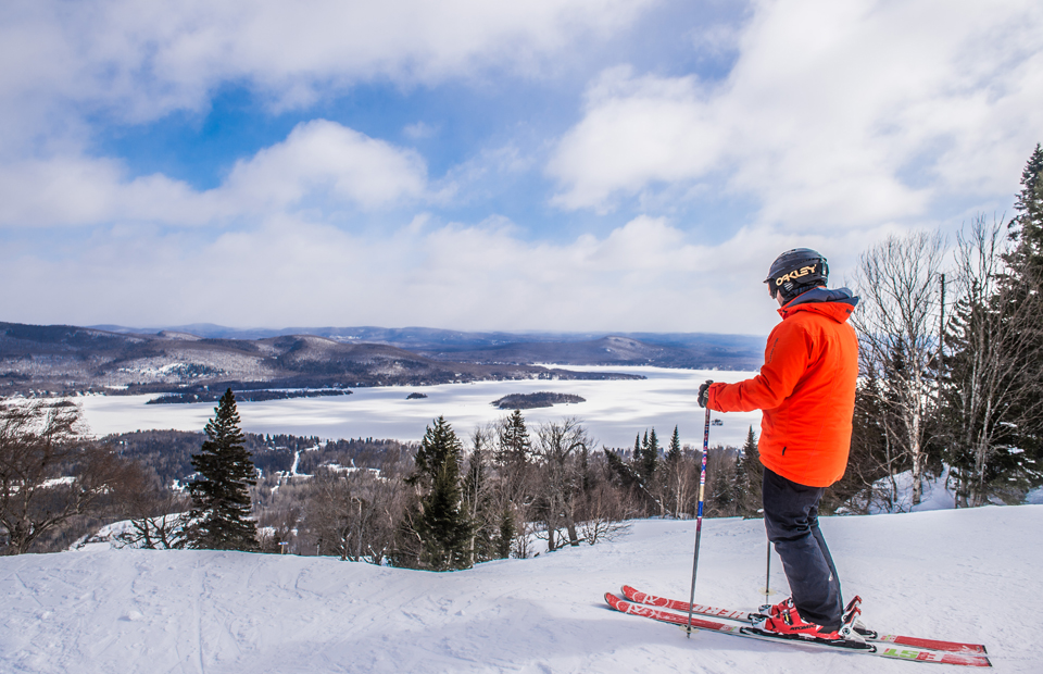 Man downhill skiing at Ski La Réserve