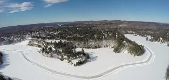 Vue totale du lac Rawdon pour patiner