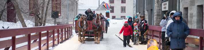 People doing horse carriage during winter in the sector les Moulins
