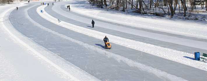 Ice-skating during winter on the L'Assomption river in the sector la Plaine
