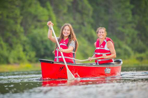 Faire du canot au lac Taureau