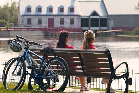 Bicycling at Île-des-Moulins