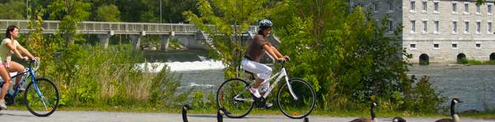 Faire du vélo à l'Île-des-Moulins