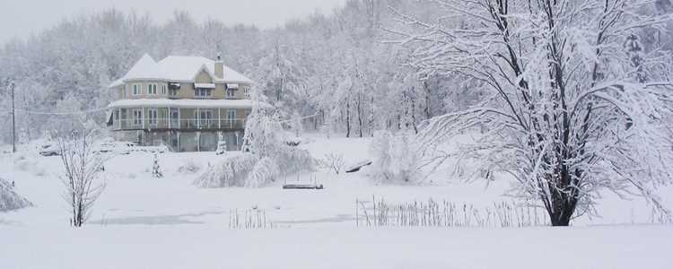 Go to a cottage during winter in Lanaudière