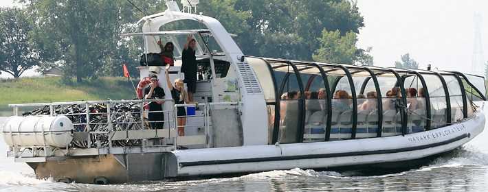 Navette fluviale sur le fleuve Saint-Laurent à Repentigny