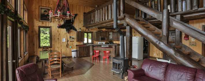 L'intérieur d'un chalet à la Pourvoirie St-Zénon