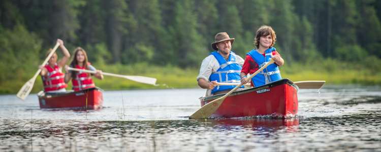 Canoeing at the Parc régional du Lac Taureau