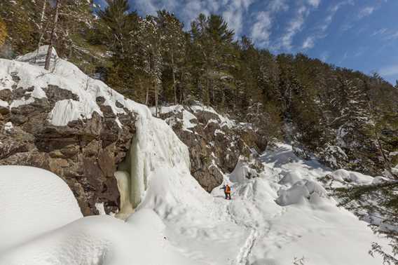 Snowshoeing at the Regional Park Chute-à-Bull