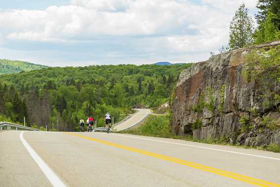 Ride a bike with friends in Lanaudière