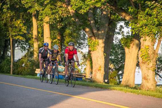 Ride a bike with friends at Berthier and its islands