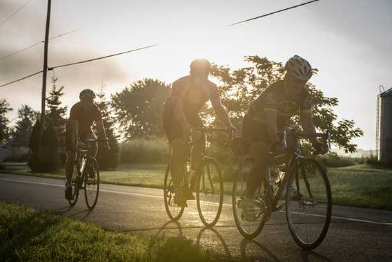 Ride a bike with friends at Berthier and its islands