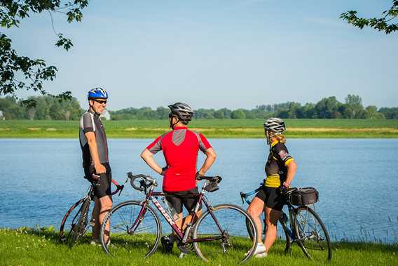 Faire du vélo dans les circuits cyclables des îles de Berthier