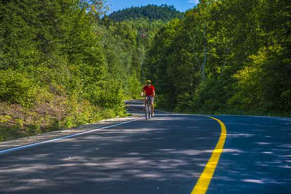 Cycle path of Lac-de-l'Assomption