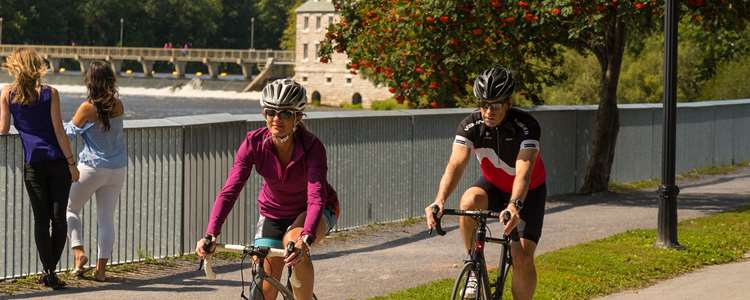 Bicycling at l'Île-des-Moulins