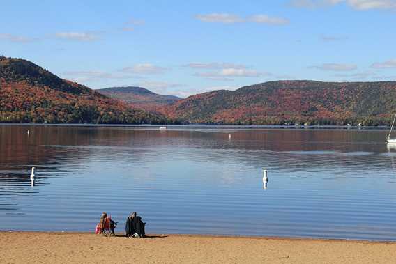 Parc des Pionniers durant l'automne à Saint-Donat