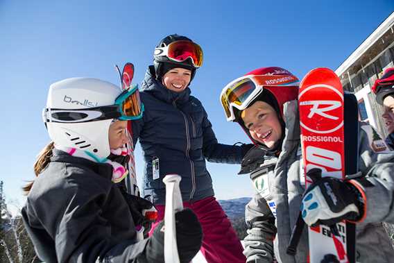 Ski family in Val Saint-Côme