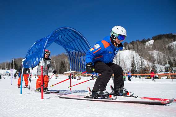 Ski family in Val Saint-Côme